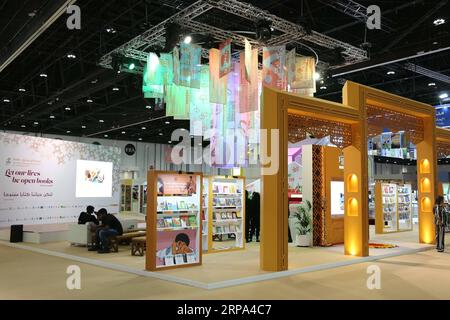 (190424) -- ABU DHABI, 24 aprile 2019 (Xinhua) -- la foto scattata il 24 aprile 2019 mostra la 29a edizione dell'Abu Dhabi International Book Fair, ad Abu Dhabi, negli Emirati Arabi Uniti (Emirati Arabi Uniti). La 29esima edizione della Fiera Internazionale del Libro di Abu Dhabi è iniziata mercoledì presso l'Abu Dhabi National Exhibition Centre, con oltre 500.000 titoli in mostra. (Xinhua/su Xiaopo) UAE-ABU DHABI-INT L BOOK FAIR-OPENING PUBLICATIONxNOTxINxCHN Foto Stock