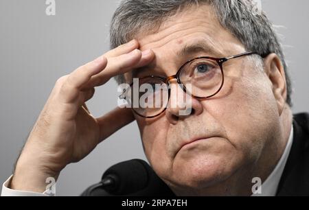 (190428) -- PECHINO, 28 aprile 2019 (Xinhua) -- il procuratore generale degli Stati Uniti William Barr testimonia davanti alla sottocommissione per il commercio, la giustizia, la Scienza e le agenzie correlate, a Washington D.C., gli Stati Uniti, il 9 aprile 2019. (Xinhua/Liu Jie) Portraits of April 2019 PUBLICATIONxNOTxINxCHN Foto Stock