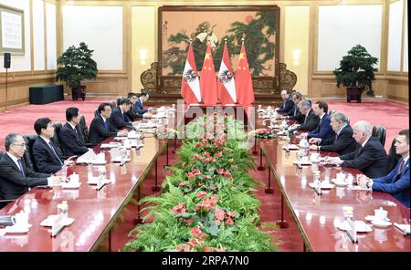 (190428) -- PECHINO, 28 aprile 2019 -- il Premier cinese li Keqiang tiene colloqui con il cancelliere austriaco Sebastian Kurz a Pechino, capitale della Cina, 28 aprile 2019. ) CHINA-BEIJING-LI KEQIANG-AUSTRIAN CHANCELLOR-TALKS (CN) GAOXJIE PUBLICATIONXNOTXINXCHN Foto Stock