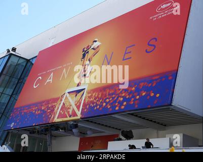 (190513) -- CANNES, 13 maggio 2019 (Xinhua) -- i lavoratori preparano la 72a edizione del Festival di Cannes, Francia, il 13 maggio 2019. La 72esima edizione del Festival di Cannes inizierà il 14 maggio. (Xinhua/Gao Jing) FRANCIA-CANNES-72° FILM FESTIVAL PUBLICATIONxNOTxINxCHN Foto Stock