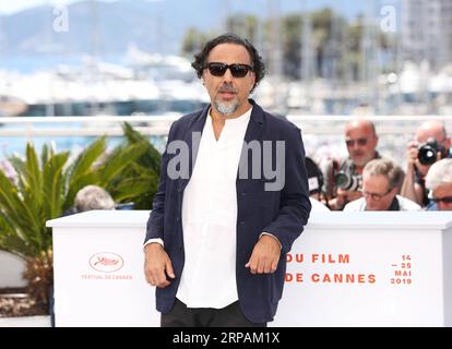(190514) -- CANNES, 14 maggio 2019 (Xinhua) -- regista messicano e presidente della giuria del Festival del Cinema di Cannes, Alejandro Gonzalez Inarritu posa per le foto in una foto a Cannes, Francia, 14 maggio 2019. (Xinhua/Gao Jing) FRANCIA-CANNES-72° FESTIVAL INTERNAZIONALE DEL CINEMA-GIURIA PUBLICATIONxNOTxINxCHN Foto Stock