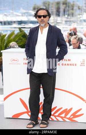 (190514) -- CANNES, 14 maggio 2019 (Xinhua) -- regista messicano e presidente della giuria del Festival del Cinema di Cannes, Alejandro Gonzalez Inarritu posa per le foto in una foto a Cannes, Francia, 14 maggio 2019. (Xinhua/Gao Jing) FRANCIA-CANNES-72° FESTIVAL INTERNAZIONALE DEL CINEMA-GIURIA PUBLICATIONxNOTxINxCHN Foto Stock