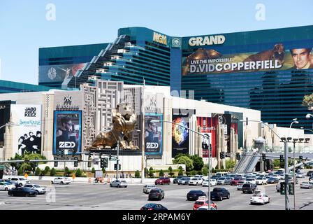 190514 -- LAS VEGAS, 14 maggio 2019 -- MGM Grand Hotel & Casino è raffigurato a Las Vegas, negli Stati Uniti, 12 maggio 2019. Las Vegas si trova nello stato del Nevada, nella parte occidentale degli Stati Uniti. È più comunemente noto per i suoi resort per il gioco d'azzardo e la vita notturna. Non è popolare solo per i turisti, ma anche per gli affari, i convegni e le riunioni. Secondo la Las Vegas Convention and Visitors Authority, circa 42,12 milioni di persone hanno visitato la città nel 2018. U.S.-LAS VEGAS-VISTA CITTÀ HanxFang PUBLICATIONxNOTxINxCHN Foto Stock