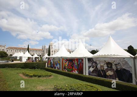 (190518) -- LISBONA, 18 maggio 2019 (Xinhua) -- foto scattata il 17 maggio 2019 mostra il 14° Festival Internazionale delle Maschere iberiche a Lisbona, Portogallo. Il 14° Festival Internazionale delle Maschere iberiche si svolge dal 16 al 19 maggio, con la partecipazione di gruppi provenienti da tutto il mondo. (Xinhua/Pedro Fiuza) PORTOGALLO-LISBONA-MASCHERA IBERICA-FESTIVAL PUBLICATIONxNOTxINxCHN Foto Stock