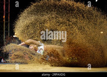 (190521) -- PECHINO, 21 maggio 2019 (Xinhua) -- Gao Xinglong della Cina compete durante la Men S Long Jump Final, un evento di strada del 2019 Nanjing IAAF World Challenge Meeting a Nanchino, capitale della provincia di Jiangsu della Cina orientale, il 20 maggio 2019. (Xinhua/Wang Lili) XINHUA FOTO DEL GIORNO PUBLICATIONxNOTxINxCHN Foto Stock