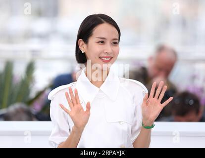 (190522) -- CANNES, 22 maggio 2019 (Xinhua) -- l'attrice Cho Yeo-jeong posa durante una photocall per parassiti al 72° Festival di Cannes, Francia, 22 maggio 2019. Parasite competerà per la Palme d o con altri 20 film. (Xinhua/Gao Jing) FRANCIA-CANNES-FILM FESTIVAL-PHOTOCALL- PARASSITA PUBLICATIONxNOTxINxCHN Foto Stock