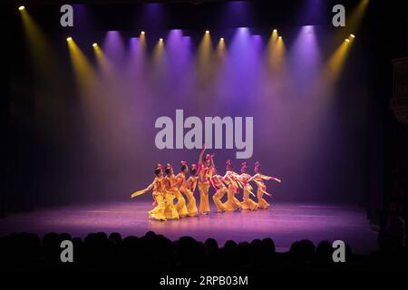 (190523) -- HELSINKI, 23 maggio 2019 (Xinhua) -- i bambini della Nanjing Little Red Flower Art Troupe of China si esibiscono all'Alexander Theatre di Helsinki, Finlandia, 21 maggio 2019. (Xinhua/Matti Matikainen) FINLAND-HELSINKI-ART TROUPE-PERFORMANCE PUBLICATIONxNOTxINxCHN Foto Stock