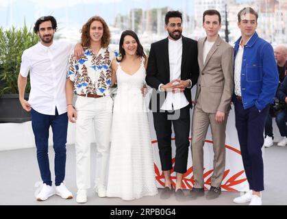 (190523) -- CANNES, 23 maggio 2019 (Xinhua) -- i membri del cast di Matthias e Maxime posano durante una photocall al 72° Festival di Cannes, in Francia, 23 maggio 2019. Matthias e Maxime gareggeranno per la Palme d Or con altri 20 film. (Xinhua/Gao Jing) FRANCIA-CANNES-FILM FESTIVAL-PHOTOCALL-MATTHIAS E MAXIME PUBLICATIONxNOTxINxCHN Foto Stock