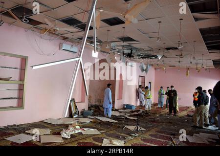 News Themen der Woche KW21 News Bilder des Tages 190524 -- QUETTA, 24 maggio 2019 -- funzionari della sicurezza esaminano il sito dell'esplosione in una moschea nel sud-ovest del Pakistan S Quetta il 24 maggio 2019. Almeno due persone sono state uccise e altre 25 ferite quando un'esplosione ha strappato attraverso una moschea nella città di Quetta nella provincia sud-occidentale del Balochistan del Pakistan venerdì, hanno detto i funzionari dell'ospedale. PAKISTAN-QUETTA-MOSQUE-BLAST Irfan PUBLICATIONxNOTxINxCHN Foto Stock