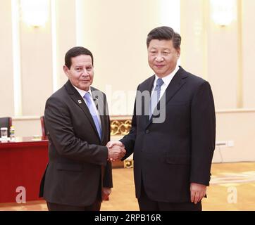 (190524) -- PECHINO, 24 maggio 2019 (Xinhua) -- il presidente cinese Xi Jinping incontra il vicepresidente brasiliano Hamilton Mourao nella grande sala del popolo di Pechino, capitale della Cina, 24 maggio 2019. (Xinhua/Pang Xinglei) CHINA-BEIJING-XI JINPING-BRAZILIAN VICE PRESIDENT-MEETING (CN) PUBLICATIONxNOTxINxCHN Foto Stock