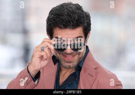 (190524) -- CANNES, 24 maggio 2019 (Xinhua) -- l'attore Pierfrancesco Favino posa durante una photocall per il traditore al 72° Festival di Cannes, Francia, 24 maggio 2019. Il film del regista italiano Marco Bellocchio il traditore gareggerà per la Palme d o con altri 20 film. (Xinhua/Gao Jing) FRANCE-CANNES-FILM FESTIVAL-PHOTOCALL- THE TRAITOR PUBLICATIONxNOTxINxCHN Foto Stock