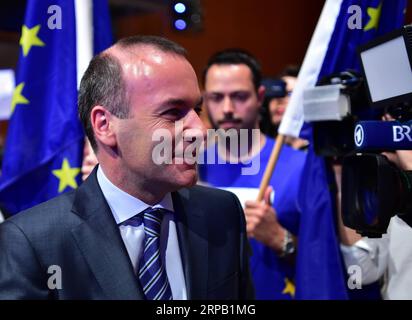 (190524) -- MONACO DI BAVIERA, 24 maggio 2019 (Xinhua) -- Manfred Weber, candidato di primo piano del Partito popolare europeo (PPE) per le elezioni europee, partecipa alla sua ultima manifestazione elettorale prima delle elezioni a Monaco di Baviera, in Germania, il 24 maggio 2019. L'Europa è sinonimo di sicurezza e prosperità, ha affermato qui venerdì Manfred Weber, invitando gli elettori a difendere l'Europa contro il nazionalismo. (Xinhua/Lu Yang) GERMANIA-MONACO-ELEZIONI EUROPEE-CANDIDATO del PPE-MANFRED WEBER PUBLICATIONxNOTxINxCHN Foto Stock