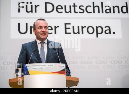 (190526) -- BERLINO, 26 maggio 2019 -- Manfred Weber, leader del gruppo del Partito Popolare europeo (PPE), partecipa a una conferenza stampa presso la sede dell'Unione Cristiano Democratica tedesca (CDU) a Berlino, capitale della Germania, il 26 maggio 2019. Il blocco conservatore della Cancelliera tedesca Angela Merkel Unione Cristiano Democratica (CDU)/Unione Cristiana sociale (CSU) ha ottenuto il 28% dei voti come parte delle elezioni del Parlamento europeo di domenica. Anche se ha mantenuto la quota più grande, l'unione politica ha perso quasi l'8% rispetto a cinque anni fa. ) GERMANIA-BERLINO-ELEZIONI PARLAMENTARI UE-CDU/CSU KEVINXVO Foto Stock