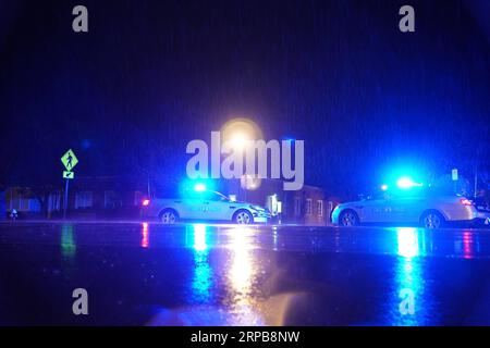 (190601) -- WASHINGTON D.C., 1 giugno 2019 -- foto scattata il 1 giugno 2019 mostra gli incrociatori della polizia di stato della Virginia vicino al Municipal Center di Virginia Beach, Virginia, Stati Uniti. Il bilancio delle vittime è salito a 12 più il sospetto sparatutto in una sparatoria di massa venerdì al Virginia Beach Municipal Center nello stato orientale degli Stati Uniti della Virginia, ha detto la polizia locale. La dodicesima vittima è morta mentre andava all'ospedale, ha detto il capo della polizia di Virginia Beach Jim Cervera, aggiungendo che altri quattro sono rimasti feriti. U.S.-VIRGINIA-RIPRESE DI MASSA LiuxJie PUBLICATIONxNOTxINxCHN Foto Stock