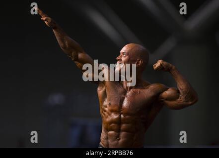 (190604) -- PECHINO, 4 giugno 2019 (Xinhua) -- Un concorrente partecipa ai Campionati IFBB del Toronto Pro SuperShow & Expo 2019 a Toronto, Canada, 2 giugno 2019. (Xinhua/Zou Zheng) XINHUA PHOTOS OF THE DAY PUBLICATIONxNOTxINxCHN Foto Stock