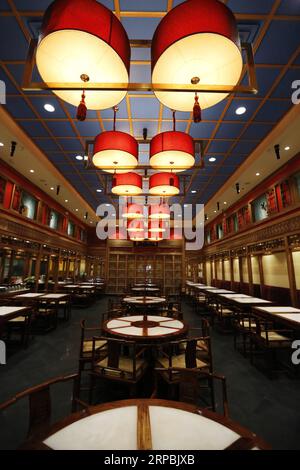 (190610) -- LOS ANGELES, 10 giugno 2019 (Xinhua) -- foto scattata il 7 giugno 2019 mostra la vista interna del Bistro Na S a Temple City, Los Angeles, Stati Uniti. Bistro Na S di Los Angeles ha fatto notizia questa settimana con l'annuncio che è stato premiato con l'ambita stella Michelin dalla famosa Guida dei ristoranti Michelin. Questa classifica speciale ha superato i 10 anni di assenza della Michelin da Los Angeles e ha reso Bistro Na l'unico ristorante cinese della California meridionale ad essere così onorato. (Xinhua/li Ying) U.S.-LOS ANGELES-CUCINA CINESE-BISTRO NA S PUBLICATIONxNOTxINxCHN Foto Stock