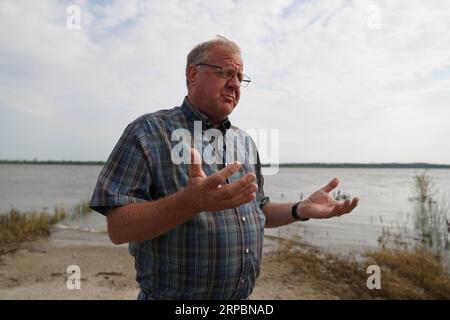 (190613) -- MISSOURI, 13 giugno 2019 -- Tom Waters, un contadino di settima generazione, parla durante un'intervista nei pressi dei suoi campi bagnati dalla pioggia a Orrick, Missouri, Stati Uniti, 9 giugno 2019. PER ANDARE CON caratteristiche: Agricoltori del Midwest devastati da inondazioni storiche, tensioni commerciali USA-Cina ) U.S.-INONDAZIONI-MIDWEST FARMER-DISASTER-U.S.-CHINA TRADE TENSIONS LiuxJie PUBLICATIONxNOTxINxCHN Foto Stock