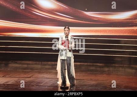 L'attrice cinese Ni Ni vince il premio come migliore attrice del 18° Changchun Film Festival nella città di Changchun, nella provincia di Jilin della Cina nord-orientale, il 2 settembre, 20 Foto Stock