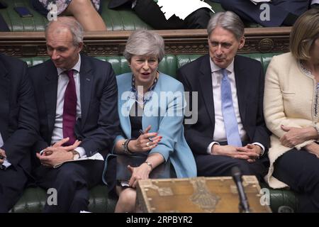 News Themen der Woche KW25 (190619) -- LONDRA, 19 giugno 2019 -- il primo ministro britannico Theresa May (2nd L) partecipa alle domande del primo ministro alla camera dei comuni di Londra, in Gran Bretagna, il 19 giugno 2019. ) CREDITO OBBLIGATORIO AD HOC: BRITAIN-LONDON-PMQS UKxParliament/JessicaxTaylor PUBLICATIONxNOTxINxCHN Foto Stock