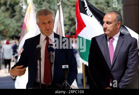 (190620) -- AMMAN, 20 giugno 2019 -- l'alto Commissario delle Nazioni Unite per i rifugiati Filippo grandi (L) tiene un discorso al bazar estivo dell'UNHCR ad Amman, in Giordania, il 20 giugno 2019. In occasione della giornata mondiale dei rifugiati, giovedì l'UNHCR ha esortato la comunità internazionale a intensificare il sostegno alla Giordania per continuare i servizi ai rifugiati. ) GIORDANIA-AMMAN-UNHCR-RIFUGIATI-ESTATE BAZAAR MOHAMMADXABUXGHOSH PUBLICATIONXNOTXINXCHN Foto Stock