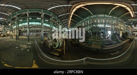 Visualizzazione panoramica a 360 gradi di Martello e torni idraulici industriali Panorama a 360° nella turbine Hall, Cockatoo Island, Sydney, Australia