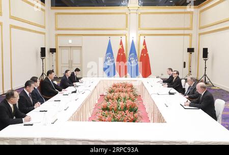 (190628) -- OSAKA, 28 giugno 2019 -- il presidente cinese Xi Jinping incontra il segretario generale delle Nazioni Unite Antonio Guterres a Osaka, Giappone, 28 giugno 2019. ) JAPAN-OSAKA-XI JINPING-ANTONIO GUTERRES-MEETING PANGXXINGLEI PUBLICATIONXNOTXINXCHN Foto Stock