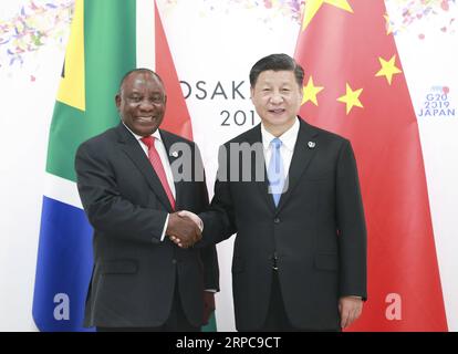 (190628) -- OSAKA, 28 giugno 2019 -- il presidente cinese Xi Jinping (R) incontra il presidente sudafricano Cyril Ramaphosa a Osaka, Giappone, 28 giugno 2019. ) JAPAN-OSAKA-XI JINPING-CYRIL RAMAPHOSA-MEETING PANGXXINGLEI PUBLICATIONXNOTXINXCHN Foto Stock
