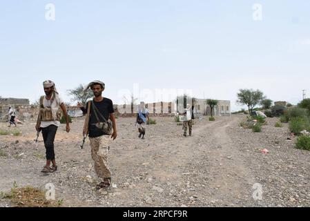 (190703) -- DHALEA (Yemen), 3 luglio 2019 (Xinhua) -- pro-governo yemenita soldati tornare dalle loro posizioni nella periferia nord della provincia Dhalea, Yemen, il 3 luglio 2019. Pro-governo forze yemenita è riuscito a interrompere una ben preparata Houthi piano per avanzare militarmente verso un numero di chiave province meridionali dopo mesi di intensi combattimenti. Varie fazioni di pro-le forze governative comprese le elite brigate dei giganti e la resistenza del sud forze impegnate nelle feroci scontri armati con i ribelli Houthi nelle parti settentrionali della provincia Dhalea. (Xinhua/Murad un Foto Stock