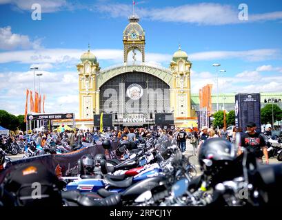 (190706) -- PRAGA, 6 luglio 2019 (Xinhua) -- la foto scattata il 5 luglio 2019 mostra la sala espositiva del Prague Harley Days a Praga, Repubblica Ceca. Praga Harley Days , uno dei più grandi eventi motociclistici d'Europa, si è tenuto a Praga dal 5 al 6 luglio. I visitatori possono vedere una mostra delle più recenti, antiche e originali macchine Harley-Davidson. Oltre alla mostra, ci sono stati spettacoli di acrobazie, giochi per piloti e una parata di motociclette. (Xinhua/Dana Kesnerova) REPUBBLICA CECA-PRAGA-HARLEY DAYS PUBLICATIONxNOTxINxCHN Foto Stock