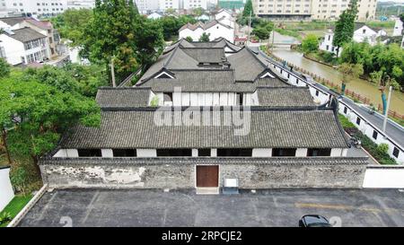 (190706) -- SHANGHAI, 6 luglio 2019 -- foto aerea scattata il 2 luglio 2019 mostra l'ex residenza di fu lei a Hangtou Township a Pudong, nella Cina orientale a Shanghai. L'ex residenza di fu lei, un noto traduttore di letteratura francese, critico d'arte, scrittore ed educatore, sarà aperta al pubblico dopo i lavori di ristrutturazione del 6 luglio. (Foto di /Xinhua) CHINA-SHANGHAI-fu lei-FORMER RESIDENCE-OPEN (CN) ShenxChunchen PUBLICATIONxNOTxINxCHN Foto Stock