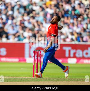 Chris Jordan bowling per l'Inghilterra nella terza partita Vitality IT20 tra Inghilterra e nuova Zelanda Foto Stock