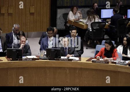(190709) -- NAZIONI UNITE, 9 luglio 2019 -- ma Zhaoxu (C, fronte), rappresentante permanente cinese presso le Nazioni Unite, affronta un dibattito aperto del Consiglio di sicurezza sul collegamento tra terrorismo internazionale e criminalità organizzata, presso la sede delle Nazioni Unite a New York, 9 luglio 2019. Ma Zhaoxu ha invitato martedì la comunità internazionale ad assistere efficacemente i paesi in via di sviluppo nello sviluppo di capacità per affrontare le sfide più importanti sia nella lotta al terrorismo che nella lotta contro la criminalità organizzata. ) CONSIGLIO DI SICUREZZA DELLE NAZIONI UNITE - ANTITERRORISMO - DIBATTITO APERTO - INVIATO CINESE LIXMUZI PUBLICATIONXNOTXI Foto Stock