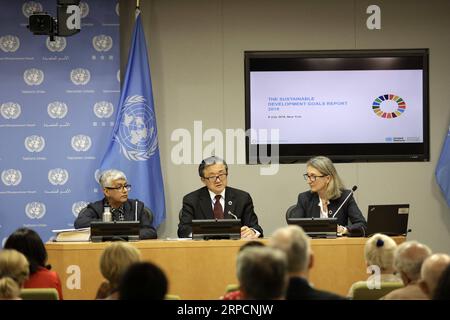 (190709) -- NAZIONI UNITE, 9 luglio 2019 -- il Sottosegretario generale delle Nazioni Unite per gli affari economici e sociali Liu Zhenmin (C) parla ai giornalisti durante un comunicato stampa sul lancio del rapporto 2019 sugli obiettivi di sviluppo sostenibile, presso la sede delle Nazioni Unite a New York, il 9 luglio 2019. Nonostante i precedenti progressi prolungati, il numero di persone che soffrono la fame è in aumento dal 2014, il rapporto delle Nazioni Unite ha detto martedì. ) RAPPORTO SUGLI OBIETTIVI DI SVILUPPO SOSTENIBILE DELLE NAZIONI UNITE 2019-COMUNICATO STAMPA LIXMUZI PUBLICATIONXNOTXINXCHN Foto Stock