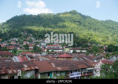 (190711) -- SAWAHLUNTO, 11 luglio 2019 -- foto scattata l'11 luglio 2019 mostra il sito di Ombilin Town a Sawahlunto, West Sumatra, Indonesia. Il patrimonio minerario del carbone di Ombilin, costruito nel 1890, è stato dichiarato patrimonio mondiale dell'UNESCO il 6 luglio 2019. INDONESIA-SAWAHLUNTO-OMBILIN MINIERA DI CARBONE-PATRIMONIO MONDIALE DUXYU PUBLICATIONXNOTXINXCHN Foto Stock