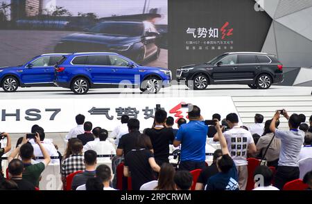 (190712) -- CHANGCHUN, 12 luglio 2019 -- la foto scattata il 12 luglio 2019 mostra la cerimonia di lancio del modello Hongqi HS7, il primo SUV sportivo di classe C di Hongqi, a Changchun, capitale della provincia di Jilin della Cina nord-orientale. Venerdì scorso, la casa automobilistica cinese FAW Group ha iniziato a vendere il primo SUV di classe C del suo iconico marchio Hongqi nel tentativo di conquistare una fetta del mercato delle auto di lusso. Il modello Hongqi HS7, lanciato nella città cinese nord-orientale di Changchun, ha un prezzo compreso tra 349.800 yuan (50.900 dollari USA) e 459.800 yuan, ha detto il produttore di automobili con sede a Changchun. Hongqi, mea Foto Stock