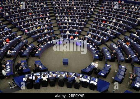 Straßburg, Bewerbungsrede von Ursula von der Leyen Rede vor dem Europäischen Parlament 190716 -- STRASBURGO, 16 luglio 2019 -- il Parlamento europeo tiene una sessione plenaria presso la sua sede a Strasburgo, in Francia, il 16 luglio 2019. Martedì prossimo il Parlamento europeo voterà sulla nomina di Ursula von der Leyen a presidente della Commissione europea. FRANCIA-STRASBURGO-EU NOMINEE-VON DER LEYEN ZHANGXCHENG PUBLICATIONXNOTXINXCHN Foto Stock