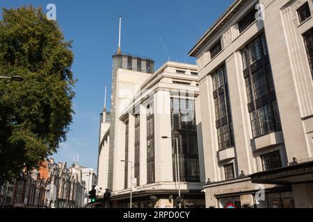 L'esterno dell'ex magazzino Barkers, Kensington High Street, Kensington, London, W8, Inghilterra, Regno Unito Foto Stock