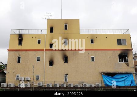 (190719) -- KYOTO, 19 luglio 2019 -- foto scattata il 19 luglio 2019 mostra un edificio dello studio di animazione di Kyoto dopo un attacco doloso a Kyoto, in Giappone. Il motivo di un presunto attacco doloso a uno studio della Kyoto Animation Co. Nel Giappone occidentale, che ha ucciso 33 persone il giorno prima, potrebbe essere stato il furto di idee, hanno detto le fonti venerdì. I media locali citando fonti investigative, hanno detto che un uomo di 41 anni arrestato per il presunto incendio doloso ha detto alla polizia di aver acceso l'incendio allo studio di tre piani perché la compagnia ha rubato un romanzo. ) GIAPPONE-KYOTO-ANIME STUDIO FIRE DuxXiaoyi PUBLICATIONxNOTxINxC Foto Stock