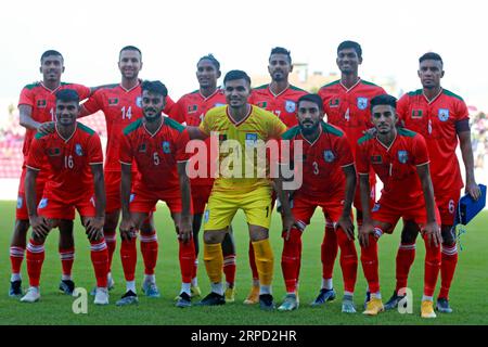 Il Bangladesh ha giocato un pareggio senza reti nella prima delle due amichevoli FIFA contro l'Afghanistan alla Bashundhara Kings Arena di Dacca, Banglad Foto Stock