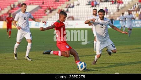 Il Bangladesh ha giocato un pareggio senza reti nella prima delle due amichevoli FIFA contro l'Afghanistan alla Bashundhara Kings Arena di Dacca, Banglad Foto Stock