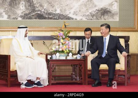 (190722) -- PECHINO, 22 luglio 2019 -- il presidente cinese Xi Jinping (R) incontra lo sceicco Mohammed bin Zayed al Nahyan, principe ereditario di Abu Dhabi degli Emirati Arabi Uniti, presso la Diaoyutai State Guesthouse a Pechino, capitale della Cina, 22 luglio 2019. ) CHINA-BEIJING-XI JINPING-CROWN PRINCE OF ABU DHABI-MEETING (CN) WANGXYE PUBLICATIONXNOTXINXCHN Foto Stock