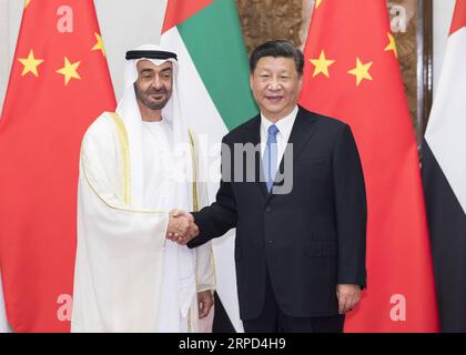 (190722) -- PECHINO, 22 luglio 2019 -- il presidente cinese Xi Jinping (R) incontra lo sceicco Mohammed bin Zayed al Nahyan, principe ereditario di Abu Dhabi degli Emirati Arabi Uniti, presso la Diaoyutai State Guesthouse a Pechino, capitale della Cina, 22 luglio 2019. ) CHINA-BEIJING-XI JINPING-CROWN PRINCE OF ABU DHABI-MEETING (CN) HUANGXJINGWEN PUBLICATIONXNOTXINXCHN Foto Stock