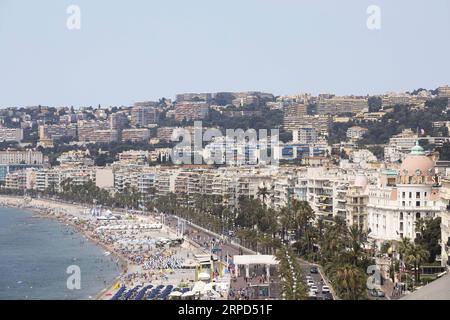 (190723) -- PARIGI, 23 luglio 2019 -- la gente riposa sulla spiaggia di Nizza, nel sud della Francia, 22 luglio 2019. Una nuova ondata di calore ritorna in gran parte della Francia questa settimana. ) FRANCE-NICE-HEAT WAVE Syspeo.z PUBLICATIONxNOTxINxCHN Foto Stock