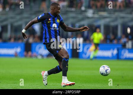 Marcus Thuram dell'FC Internazionale in azione durante la partita di serie A 2023/24 tra FC Internazionale e ACF Fiorentina allo Stadio Giuseppe Meazza. (Punteggi finali; Inter 4 | 0 Fiorentina). Foto Stock