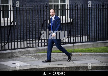 (190724) -- LONDRA, 24 luglio 2019 (Xinhua) -- il segretario della salute britannico Matt Hancock arriva al numero 10 di Downing Street, a Londra, in Gran Bretagna, il 24 luglio 2019. Il nuovo primo ministro britannico Boris Johnson ha nominato il primo dei suoi nuovi ministri di prima panchina mercoledì sera. (Foto di Alberto Pezzali/Xinhua) BRITAIN-LONDON-BORIS JOHNSON-CABINET PUBLICATIONxNOTxINxCHN Foto Stock