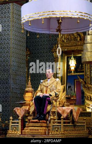 190728 -- BANGKOK, 28 luglio 2019 -- il re tailandese Maha Vajiralongkorn partecipa alla celebrazione del suo 67° compleanno a Bangkok, Thailandia, il 28 luglio 2019. Bureau of the Royal Household/Handout via Xinhua THAILAND-BANGKOK-KING-BIRTH-CELEBRATION RachenxSageamsak PUBLICATIONxNOTxINxCHN Foto Stock