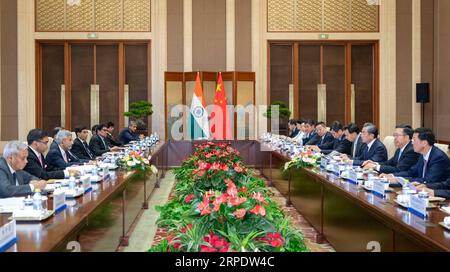 (190812) -- PECHINO, 12 agosto 2019 -- Consigliere di Stato cinese e ministro degli Esteri Wang Yi e ministro indiano degli affari esteri Subrahmanyam Jaishankar co-presidente della seconda riunione del meccanismo di scambio di persone ad alto livello Cina-India, a Pechino, capitale della Cina, 12 agosto 2019. ) CHINA-BEIJING-WANG YI-INDIAN FOREIGN AFFAIRS MINISTER-EXCHANGE-MECHANISM (CN) ZHAIXJIANLAN PUBLICATIONXNOTXINXCHN Foto Stock