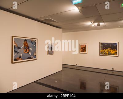 Childhood Exhibit, Mystery Street, Vasantha Yogananthan, Photographic Exhibition and the Henri Cartier Bresson Foundation, Parigi, Francia, Europa, UE. Foto Stock