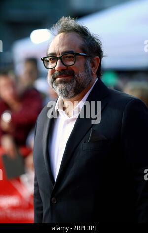 (190817) -- SARAJEVO, 17 agosto 2019 (Xinhua) -- Eugenio Caballero, vincitore dell'Oscar, posa per foto sul Red carpet al Sarajevo Film Festival di Sarajevo, Bosnia-Erzegovina (BiH) il 16 agosto 2019. Il 25° Sarajevo Film Festival (SFF) ha dato il via venerdì nella capitale della BiH, presentando agli artisti il premio Honorary Heart of Sarajevo, il più alto premio dell'evento. (Foto di Nedim Grabovica/Xinhua) BOSNIA-ERZEGOVINA-SARAJEVO FILM FESTIVAL PUBLICATIONxNOTxINxCHN Foto Stock