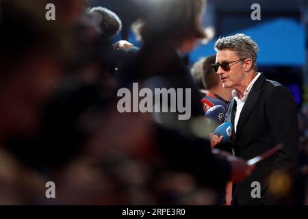 (190817) -- SARAJEVO, 17 agosto 2019 (Xinhua) -- il regista e sceneggiatore polacco Pawel Pawlikowski parla ai media durante il Sarajevo Film Festival a Sarajevo, Bosnia-Erzegovina (BiH) il 16 agosto 2019. Il 25° Sarajevo Film Festival (SFF) ha dato il via venerdì nella capitale della BiH, presentando agli artisti il premio Honorary Heart of Sarajevo, il più alto premio dell'evento. (Foto di Nedim Grabovica/Xinhua) BOSNIA-ERZEGOVINA-SARAJEVO FILM FESTIVAL PUBLICATIONxNOTxINxCHN Foto Stock